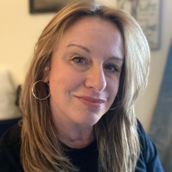 Meet your Posher, Kristin - Picture 3 of 7